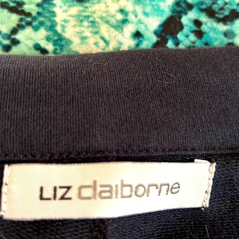 Liz Claiborne knit blazer. Navy blue size Medium. Soft, comfortable fabric - Picture 6 of 9